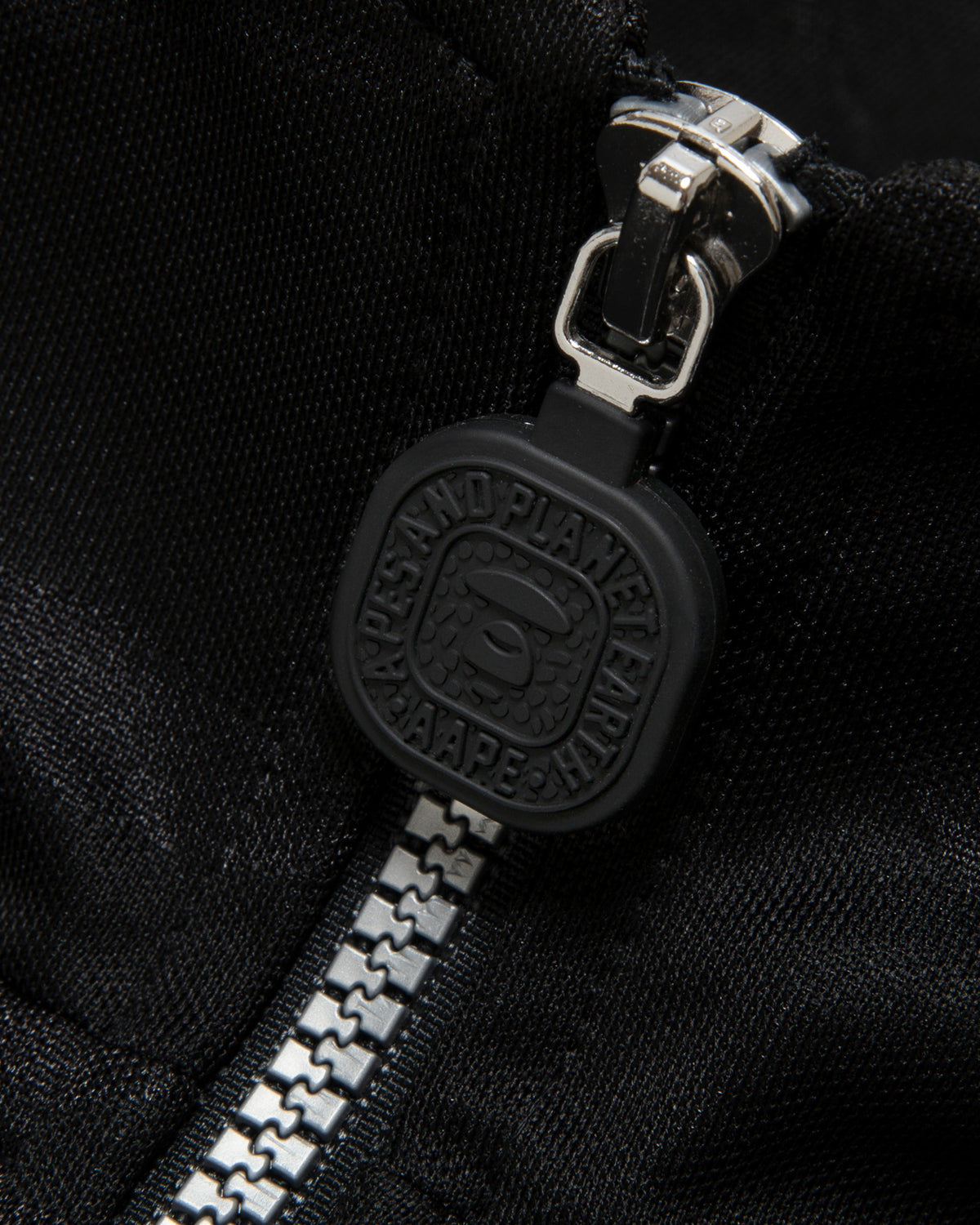 AAPEUNVS zip-up sweater
