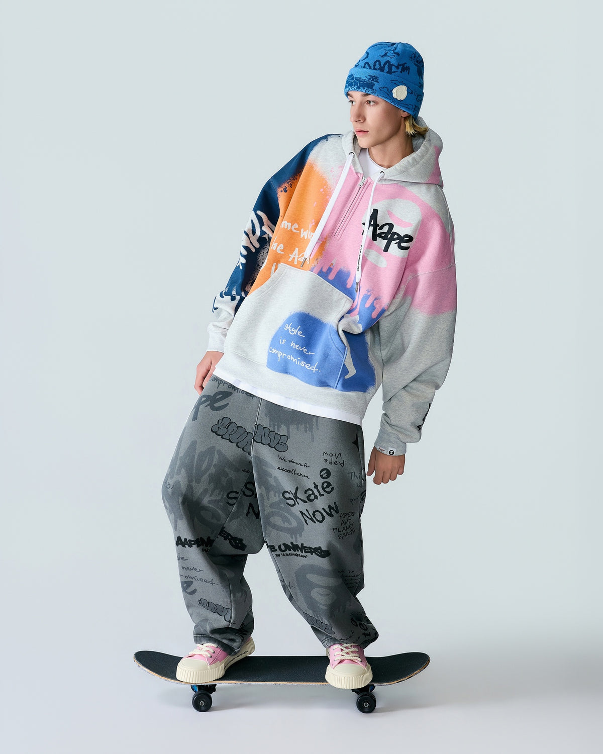 AAPEUNVS Graphic Hoodie