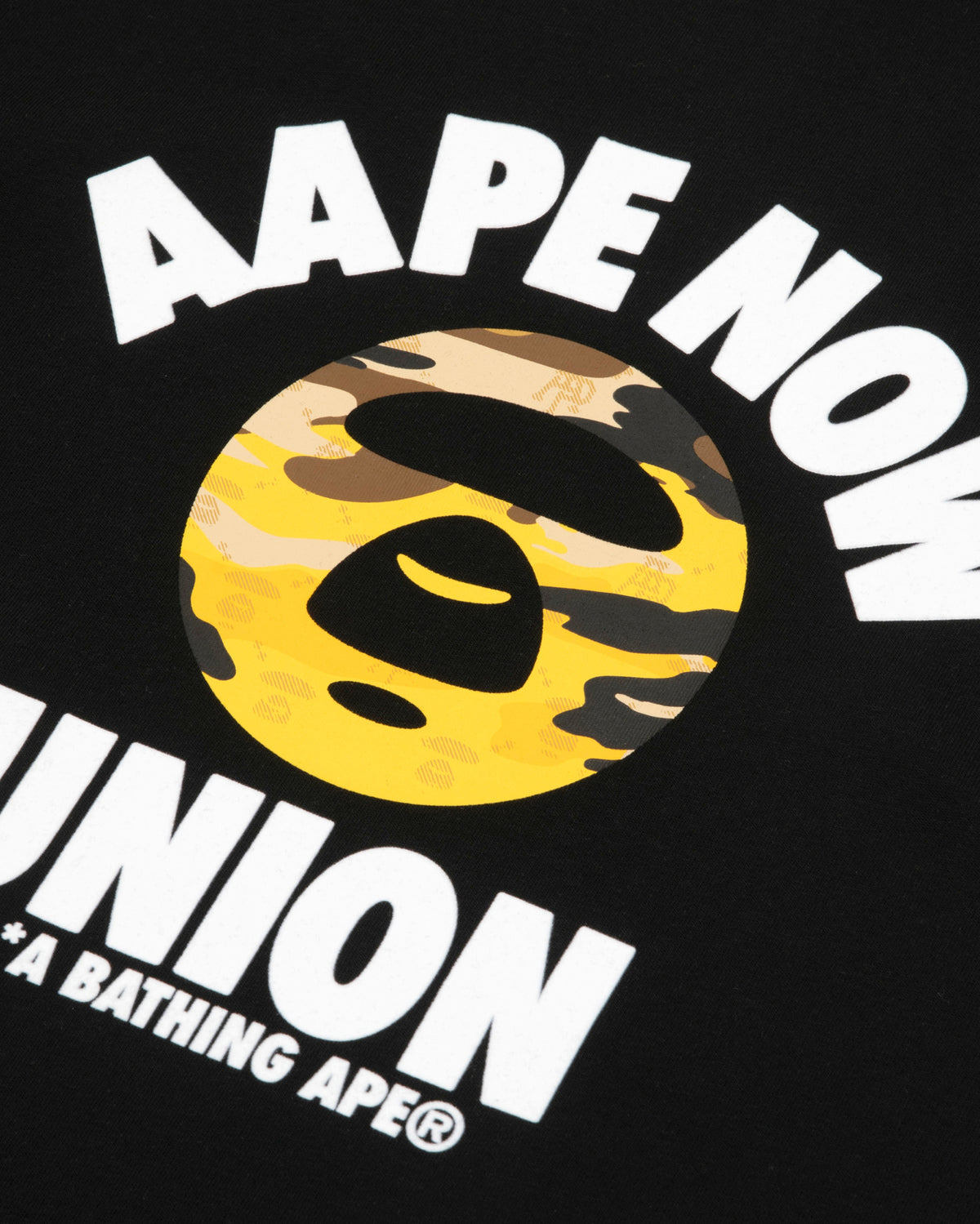 AAPENOW Moonface graphic tee